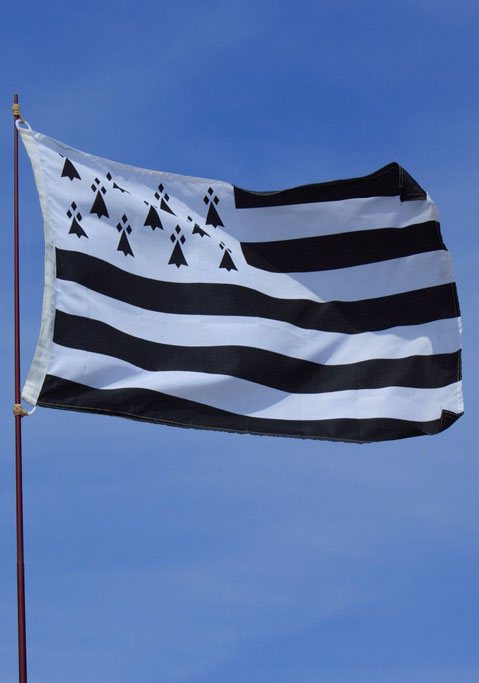 drapeau breton sur mat